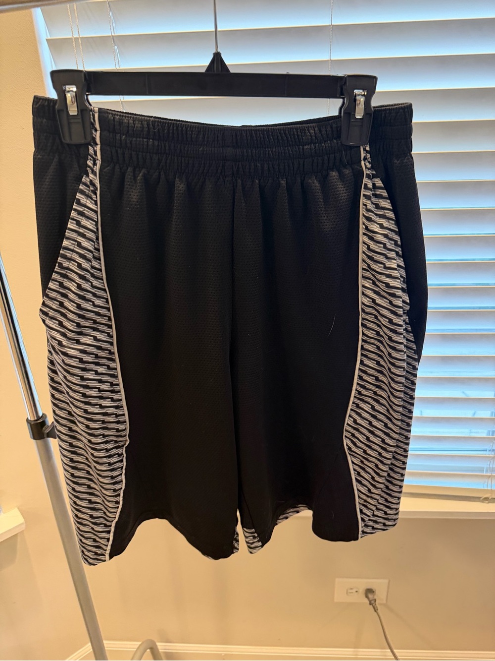 Men's Black Athletic Mesh Shorts with Contrasting Side Panels